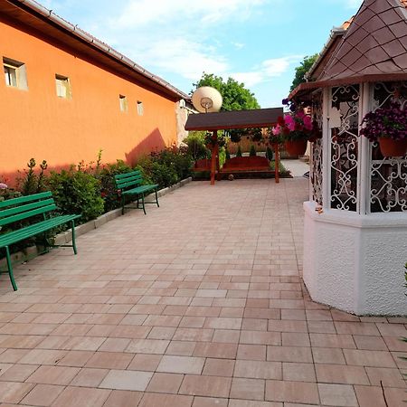 Casa Miki Hotell Haţeg Exteriör bild