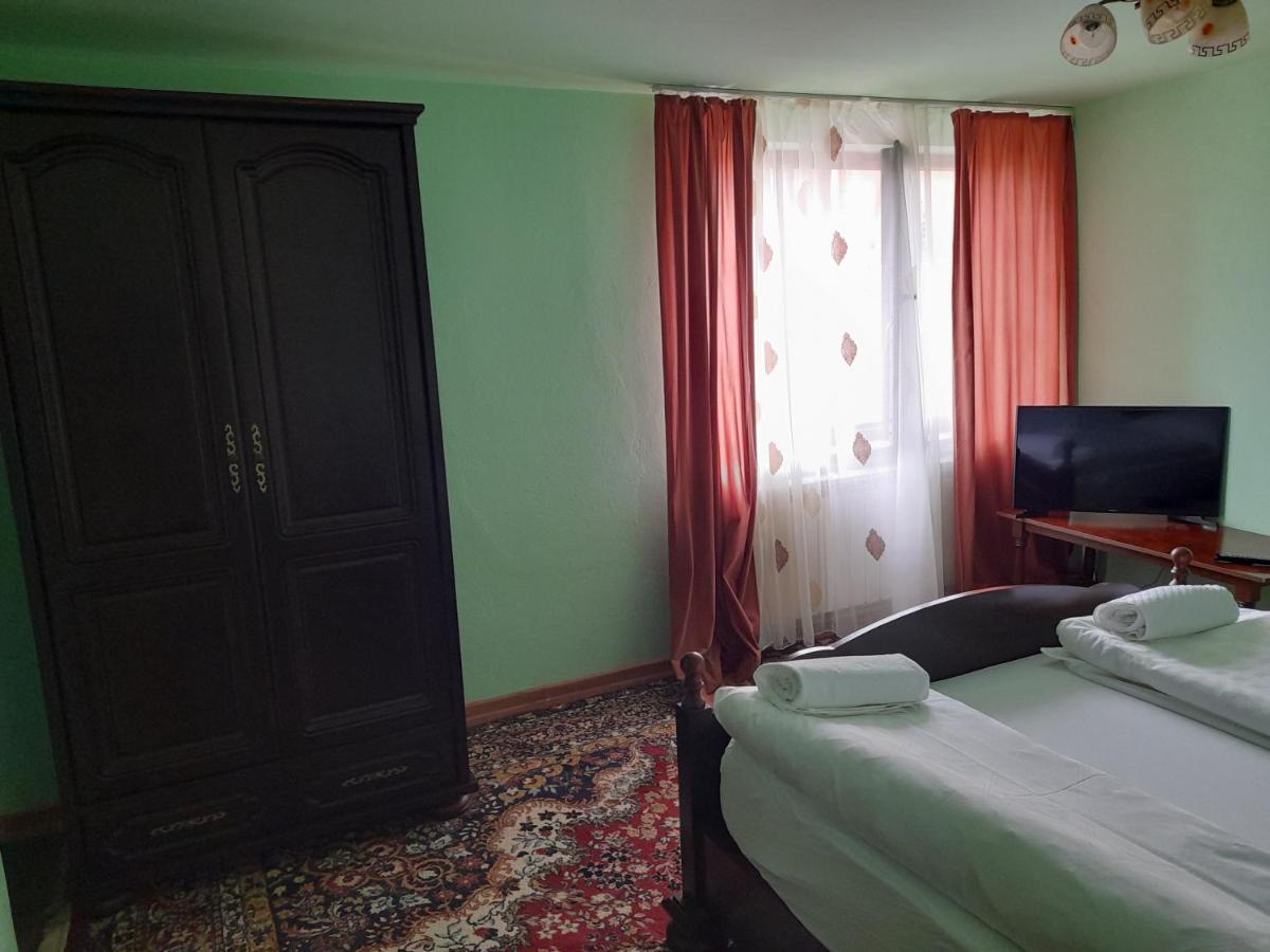 Casa Miki Hotell Haţeg Exteriör bild