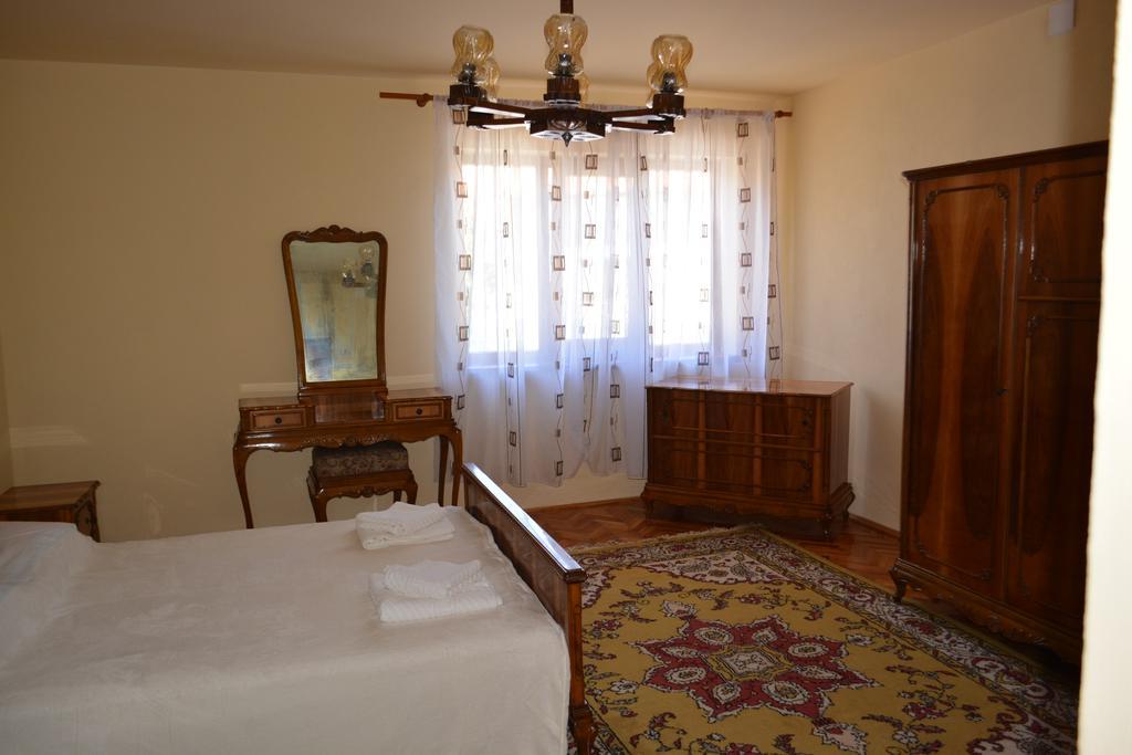 Casa Miki Hotell Haţeg Exteriör bild