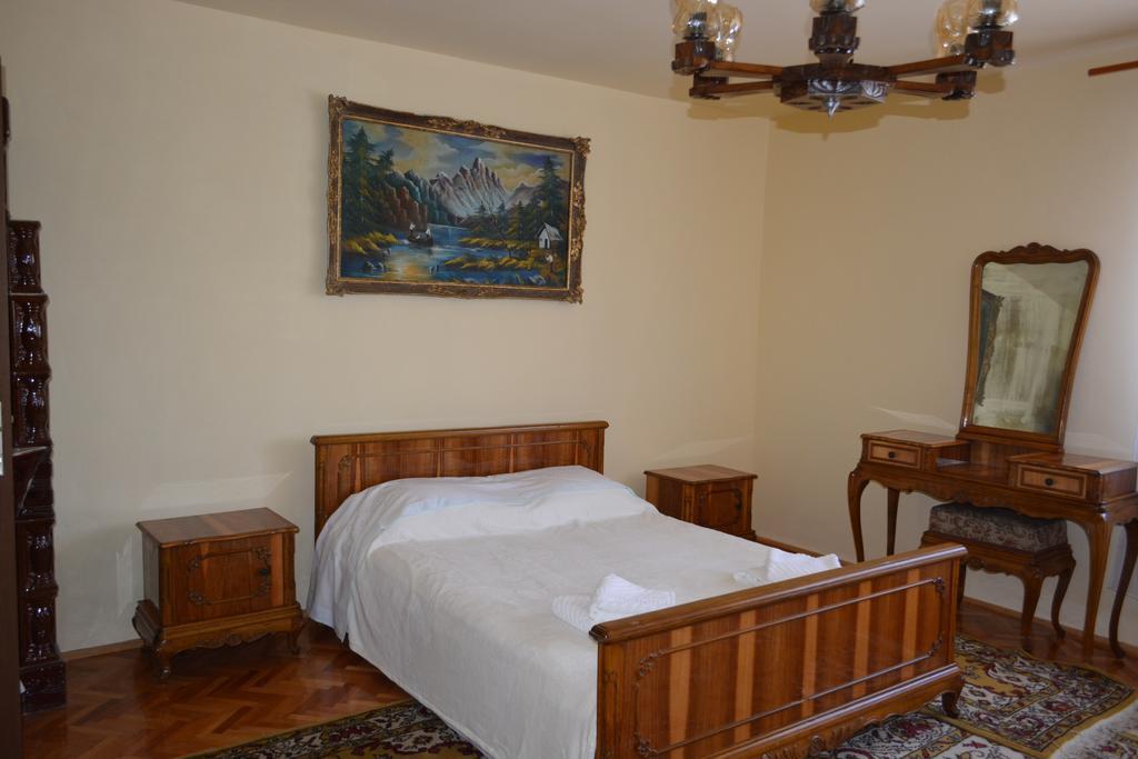 Casa Miki Hotell Haţeg Exteriör bild